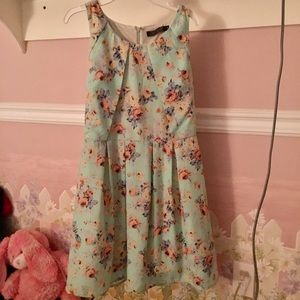 Floral mini dress for Spring!