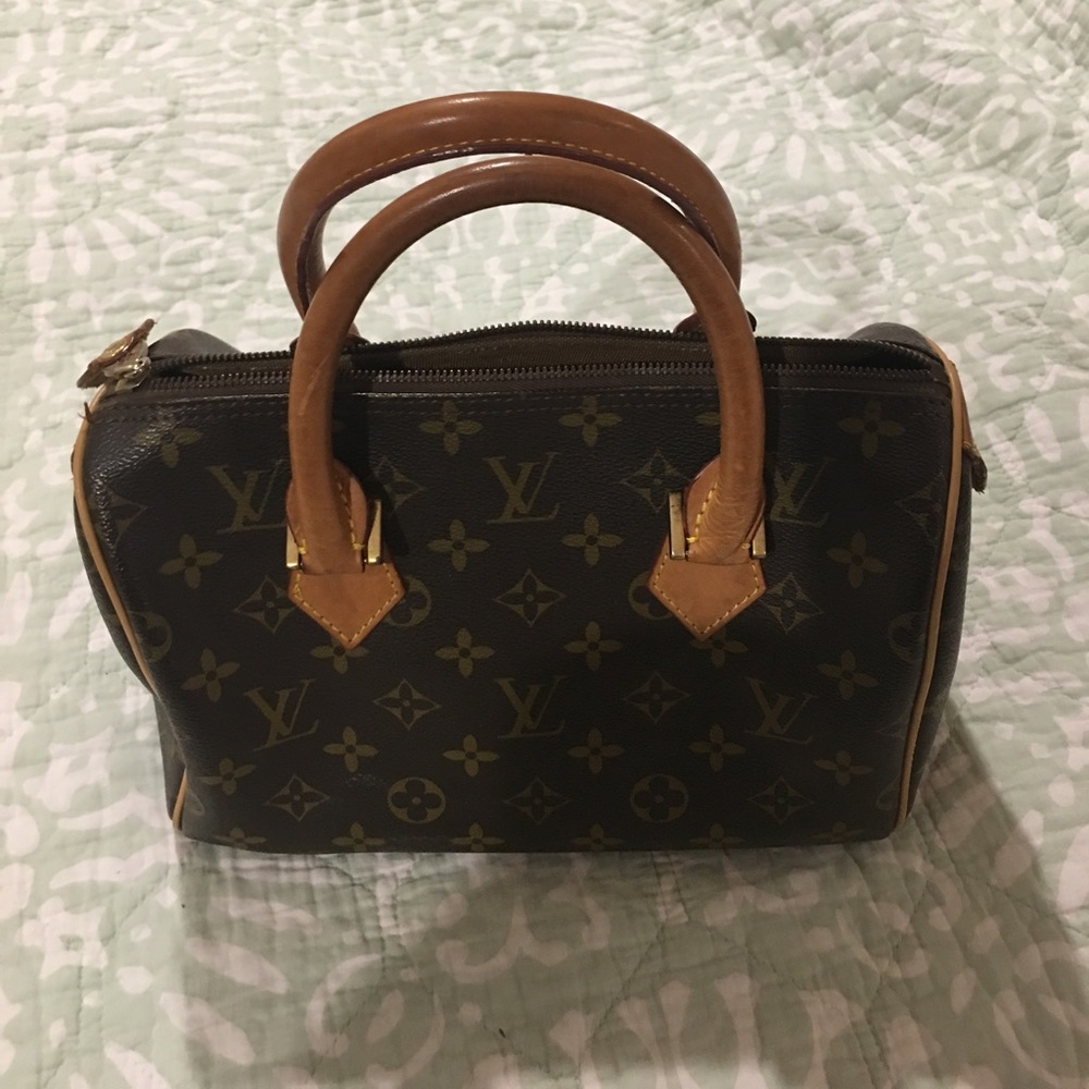 Bag with real leather straps and handles