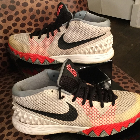 kyrie 1 home