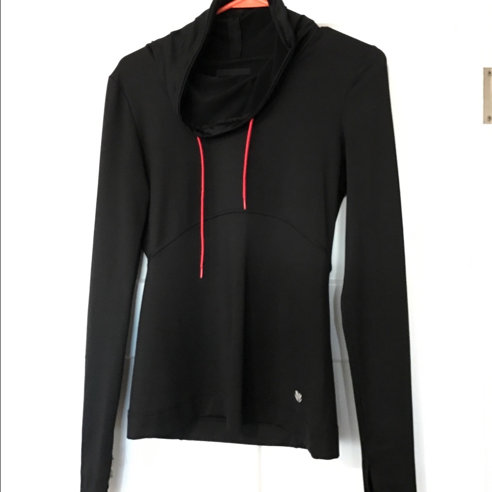 Work out shirt with thumb holes