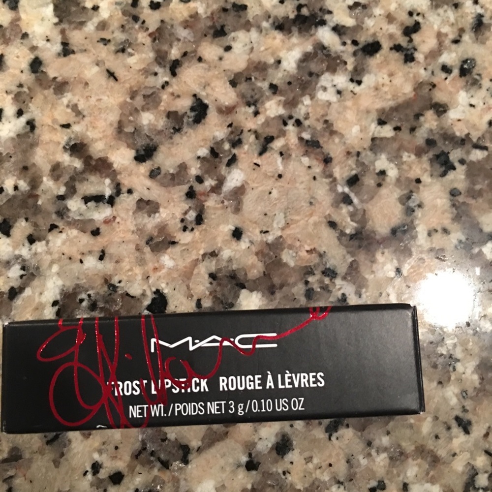 Mac lipstick in Viva Glam Rihanna 2