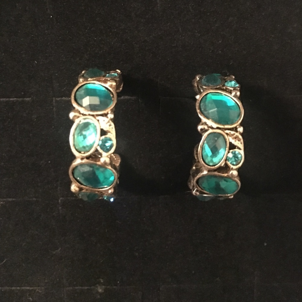 Turquoise stone custom jewelry