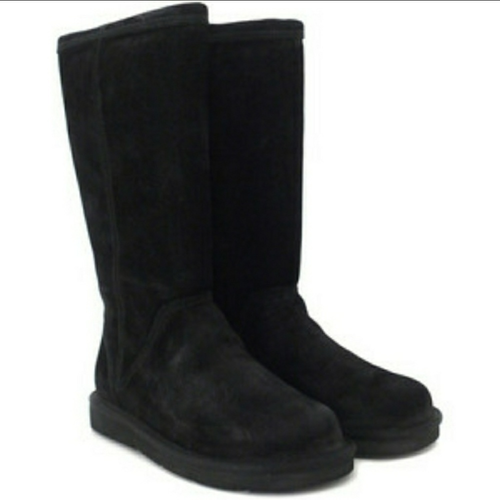 UGG Tall Kenly Boots size 8, Worn Only Twice