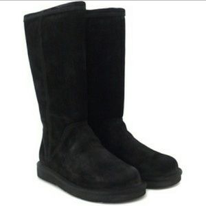 UGG Tall Kenly Boots size 8, Worn Only Twice