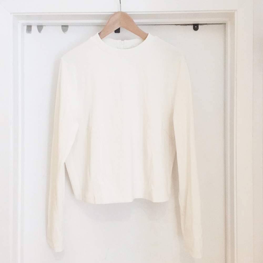 NWOT Ribbed Mock Neck Crop 💕