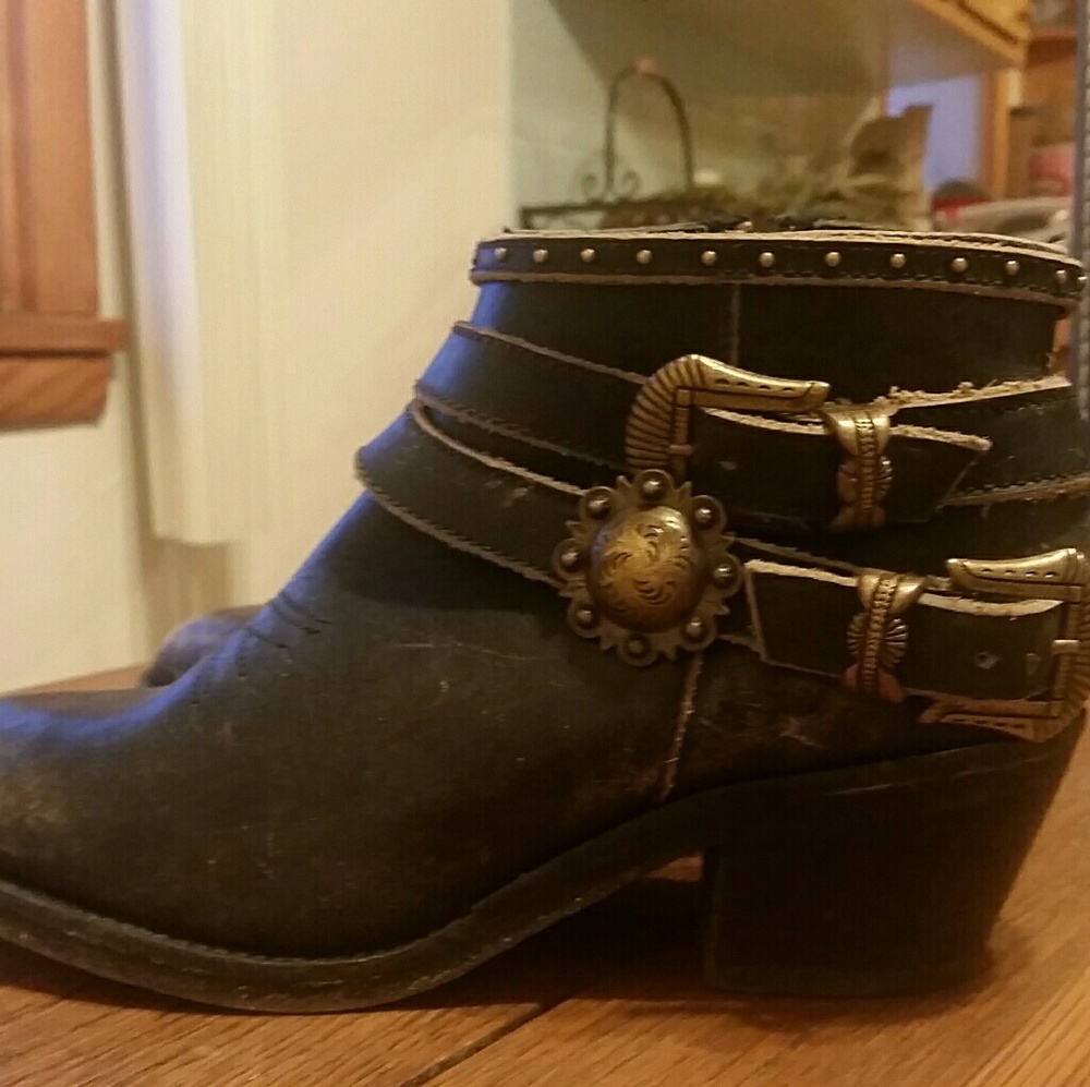 Corral brand boots size 8.5