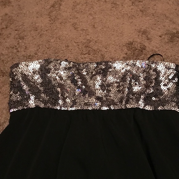 STRAPLESS short  silver sequin on the top Dress!! - Picture 4 of 4
