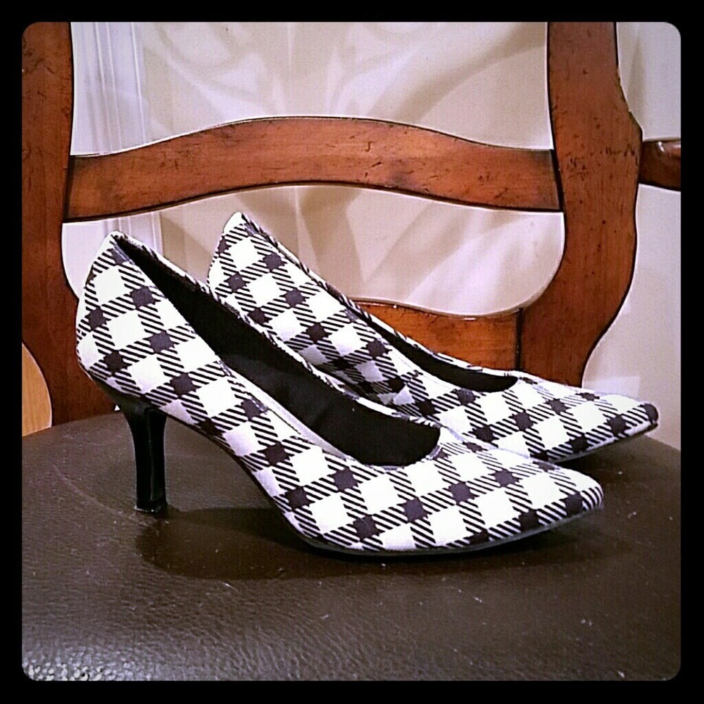 Black/white heels