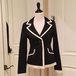 Blazer with white lining detail