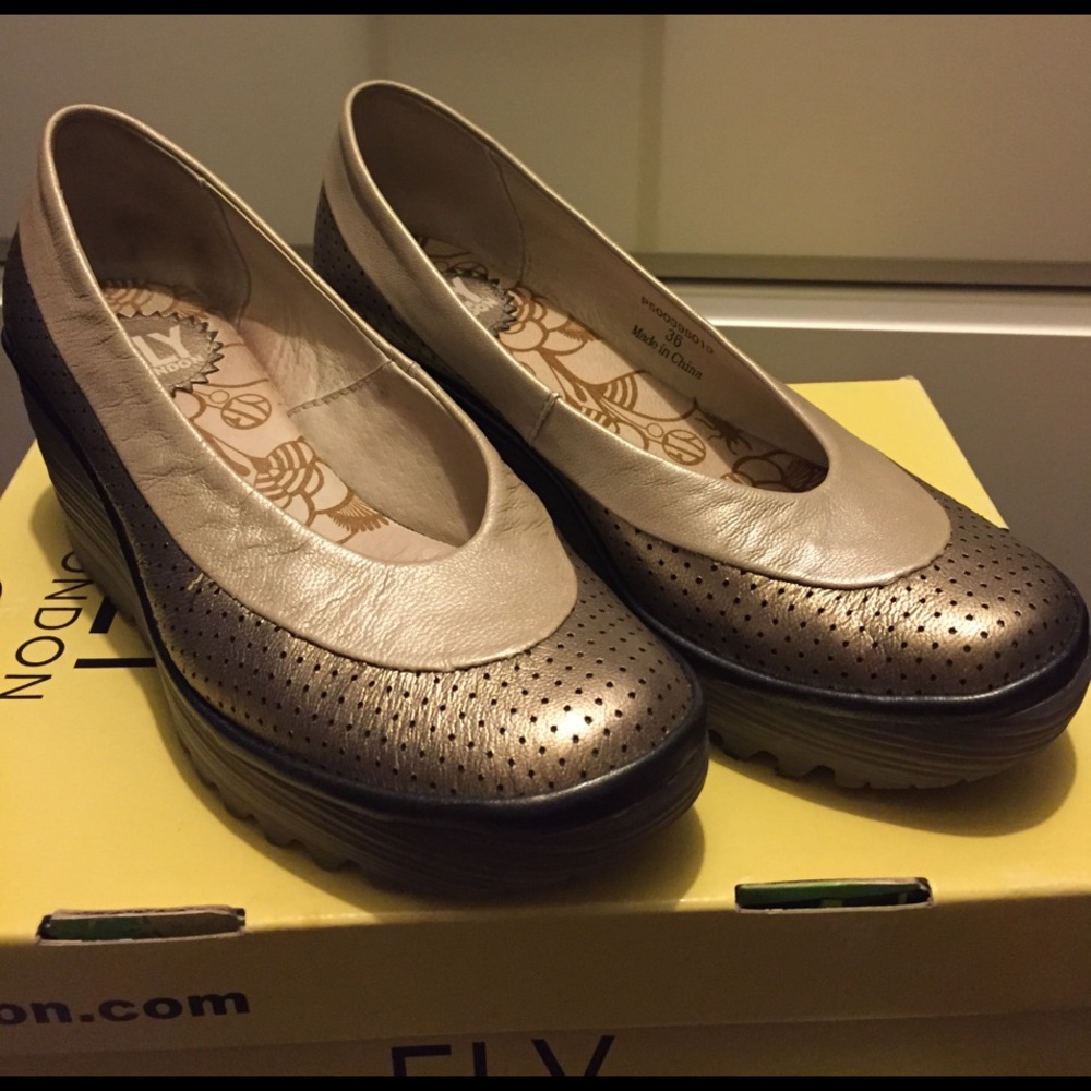 Yoko Perf Fly London Wedge