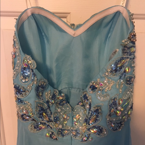 Blue Chiffon Gown with Beaded Bust - Picture 4 of 6