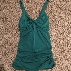 💚💚 Emerald green dressy tank!