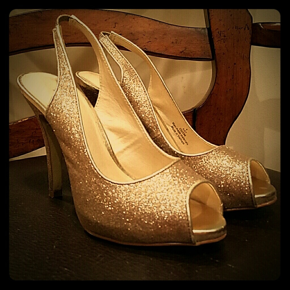 Gold pumps