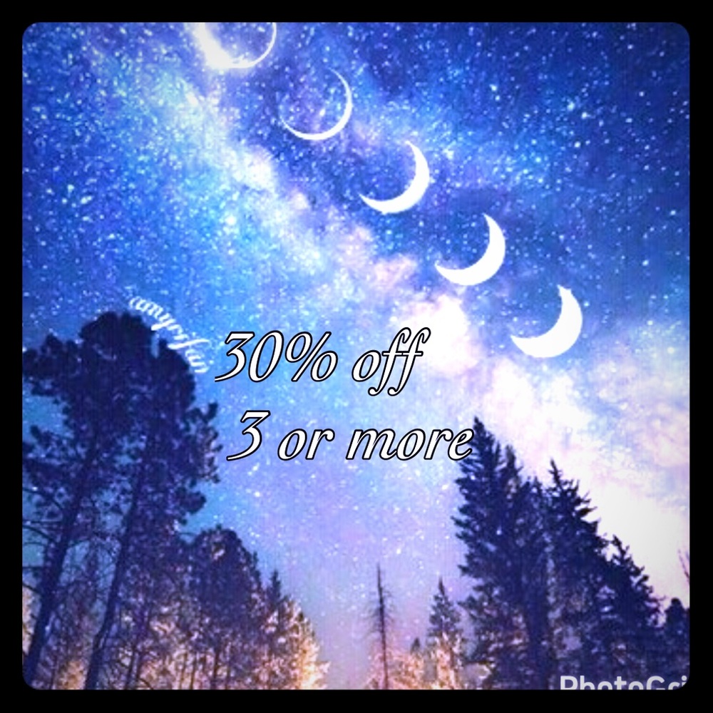 Bundle and save 30% off of 3 or more items 💗