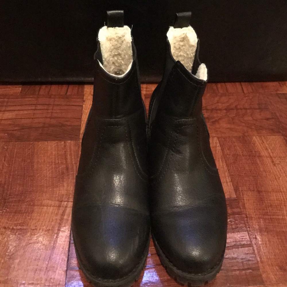 Black comfy ankle booties