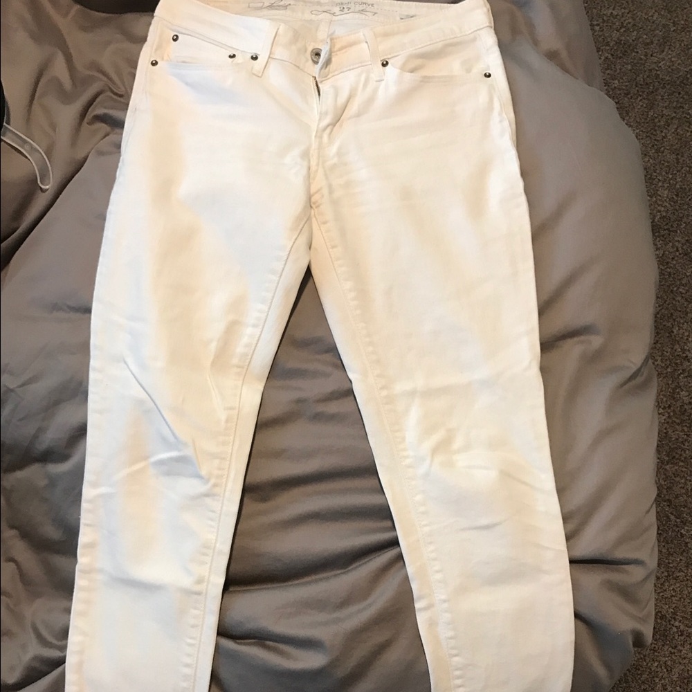White Levi skinny jeans