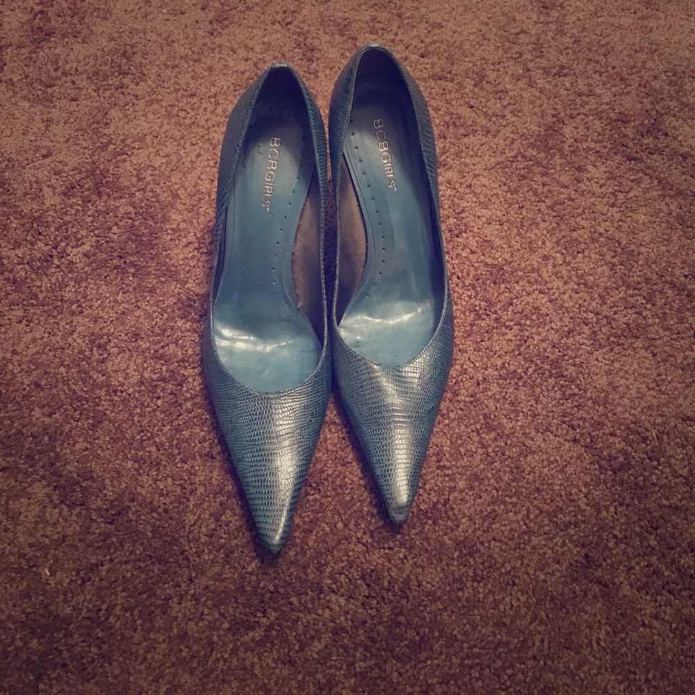 BCBG GIRLS PUMPS