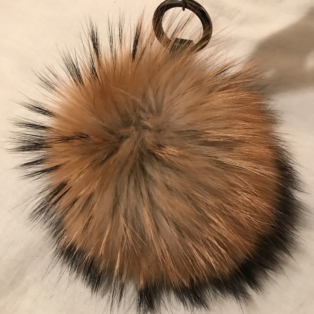 Privé Raccoon Fur Pom