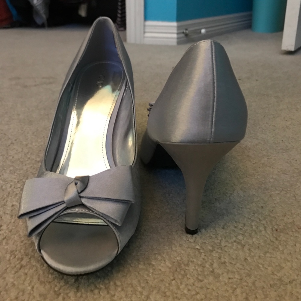 Silver Pumps with Bow