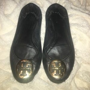 Price Drop!!🎉🎉Tory Burch Reva Black & Gold Flats