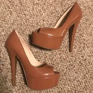 ***CLEARANCE*** Zigi Soho platform heels size 6.5