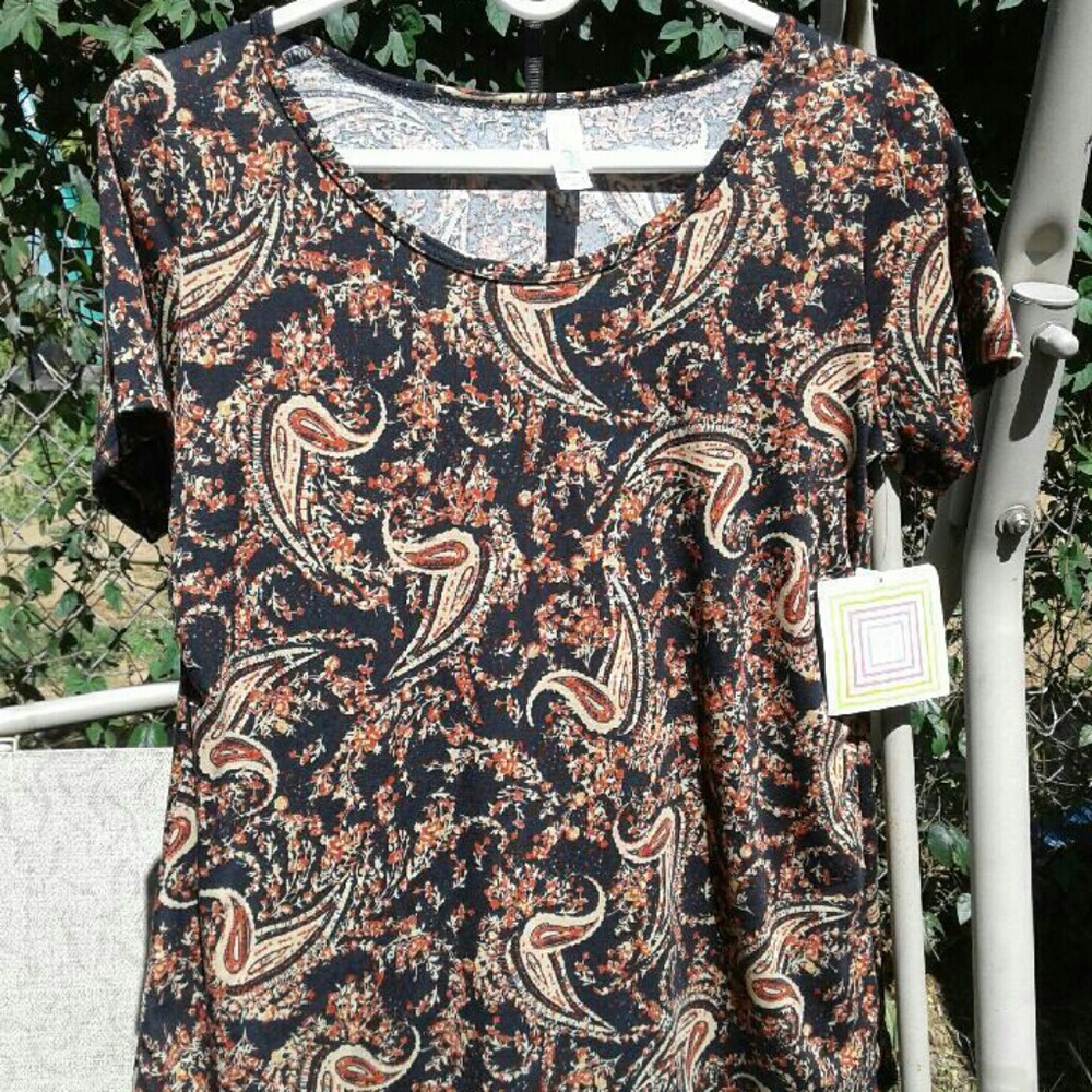 Xs lularoe classic tee