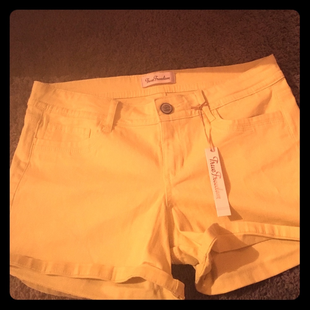 True freedom shorts yellow size 11