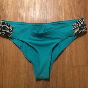 Lululemon bikini bottom 👙🐳