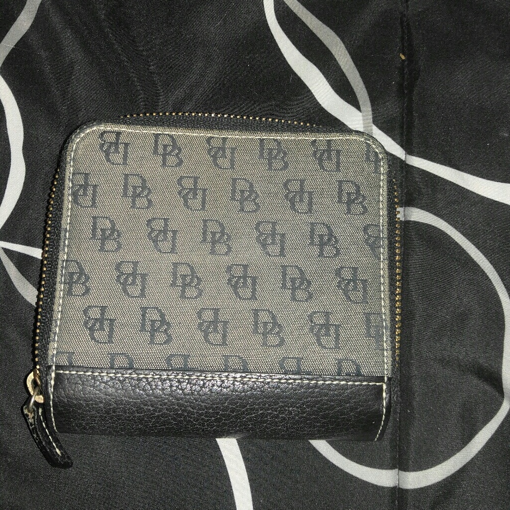 Dooney & Bourke wallet