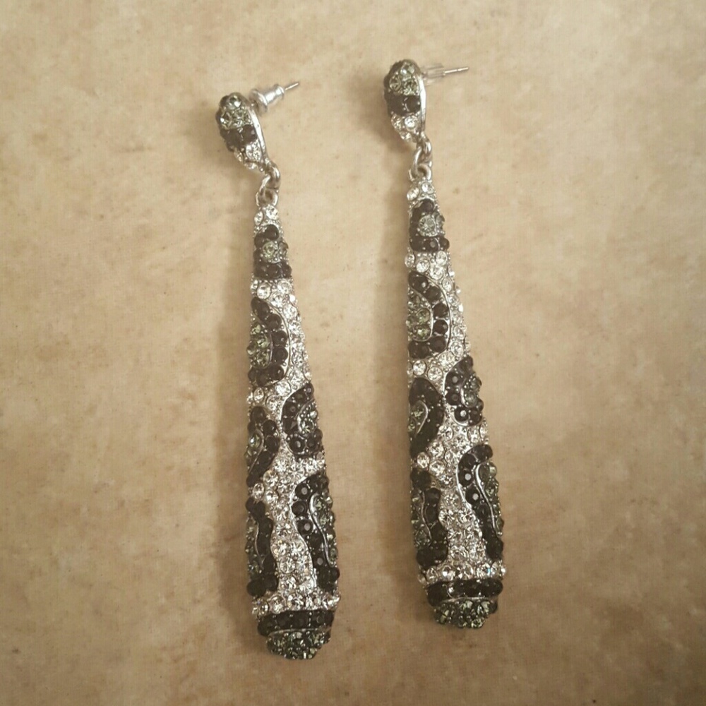 Drop earrings