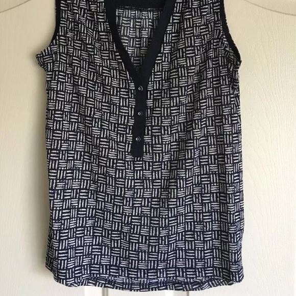 The Limited V-Neck Sleeveless Navy Printed Blouse - Picture 2 of 3