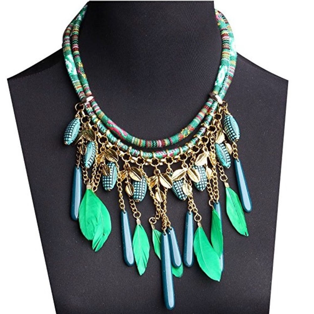 NWOT Unique Green Feather Statement Necklace