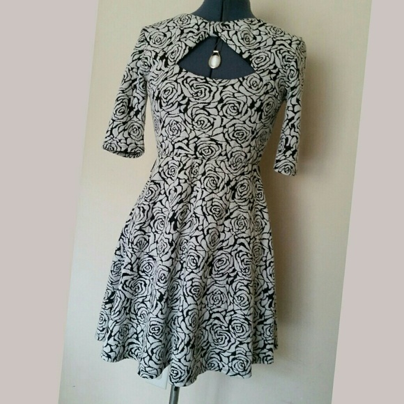 Dresses & Skirts - Fit and Flair Keyhole Dress