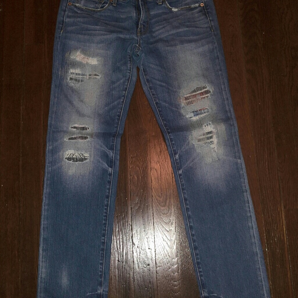 American Eagle distressed skinny jeans