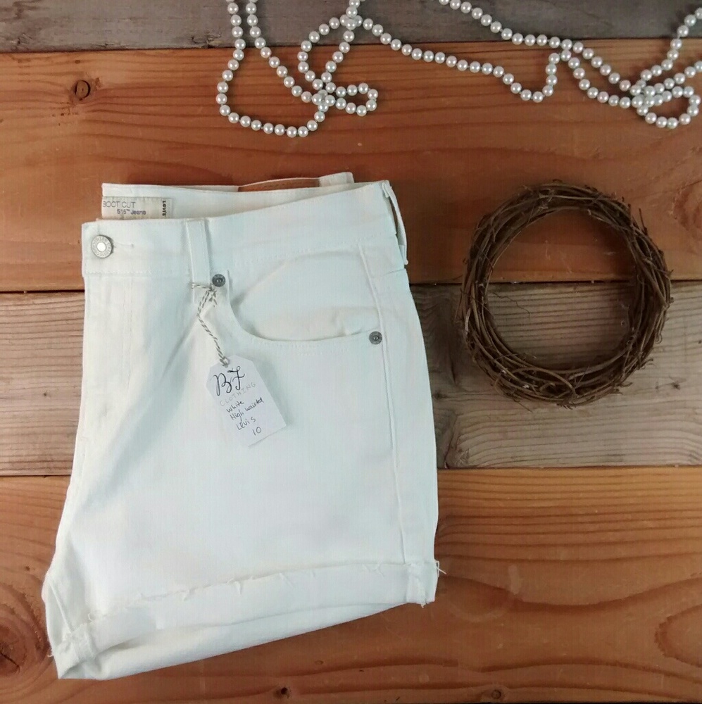 SALE Perfect White Levi High Waisted Shorts