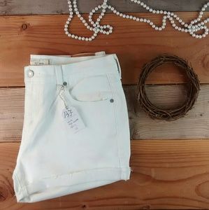 SALE Perfect White Levi High Waisted Shorts