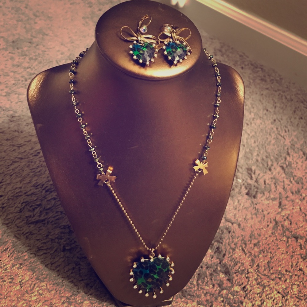 💚⚡️Betsey Johnson heart necklace and earrings set