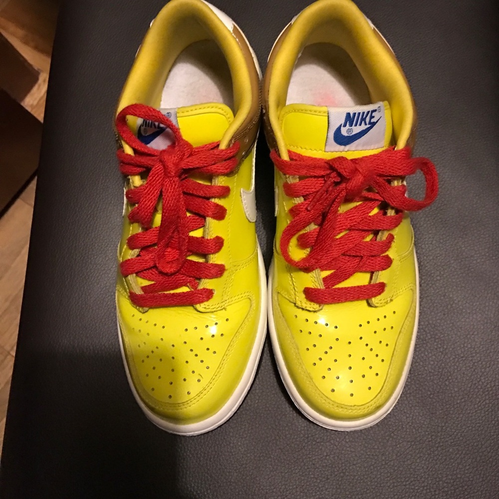 Nike swoosh