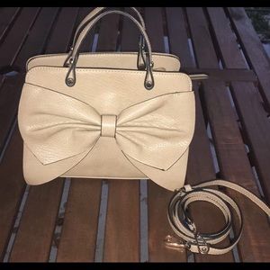Bow side purse