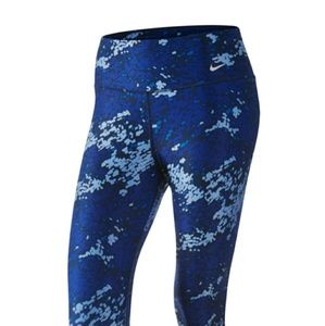 NWT Nike Legend Tight Fit Athletic Capri Legging