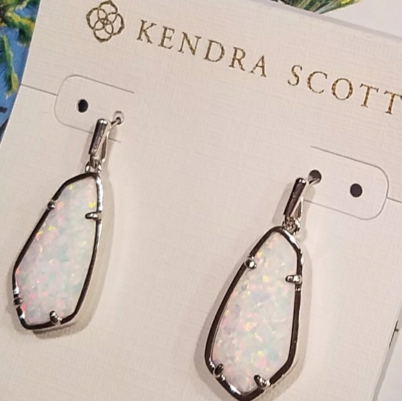 Kendra Scott Jewelry - New Kendra Scott Camelia w/White Kyocera Opal
