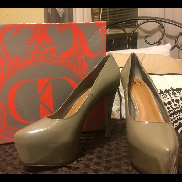 Stilettos/High heels - Picture 4 of 8