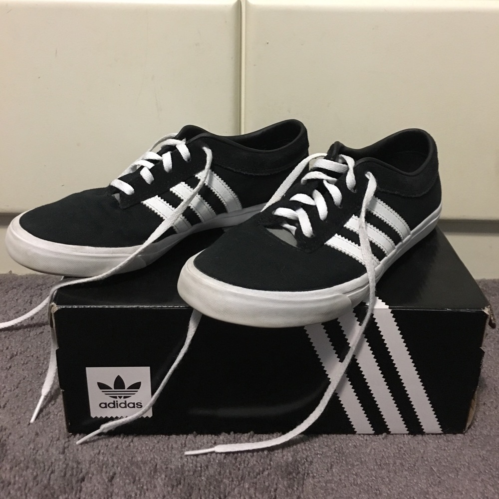 Women's Adidas Sellwood Sneakers
