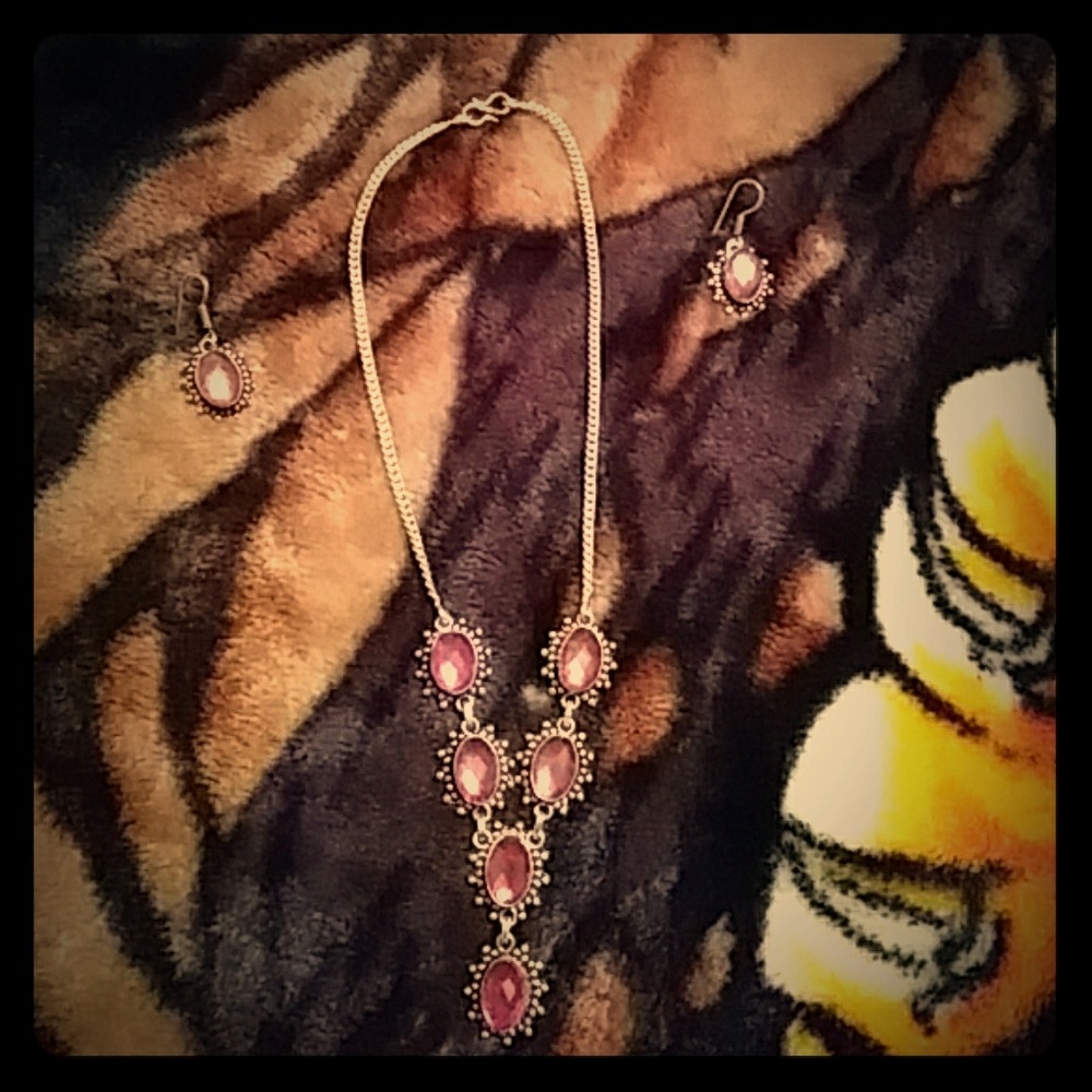 Necklace and earring set