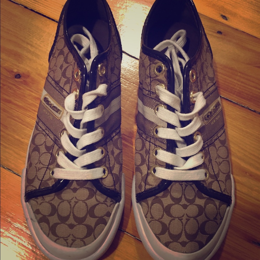 COACH canvas sneaker!! Size 6!!!