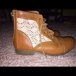 cute ankle booties!