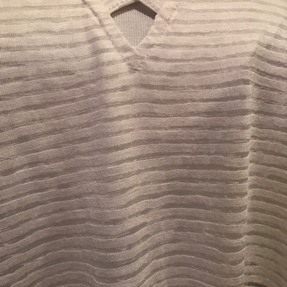 Last Chance before I donate ivory Top - Picture 3 of 6