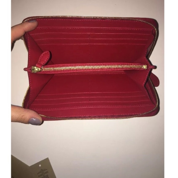🎉Sold🎉 Burberry Elmore Horseferry Hearts Wallet - Picture 7 of 8