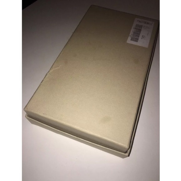 🎉Sold🎉 Burberry Elmore Horseferry Hearts Wallet - Picture 8 of 8