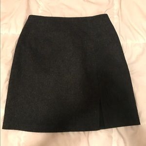Mid rise wool skirt